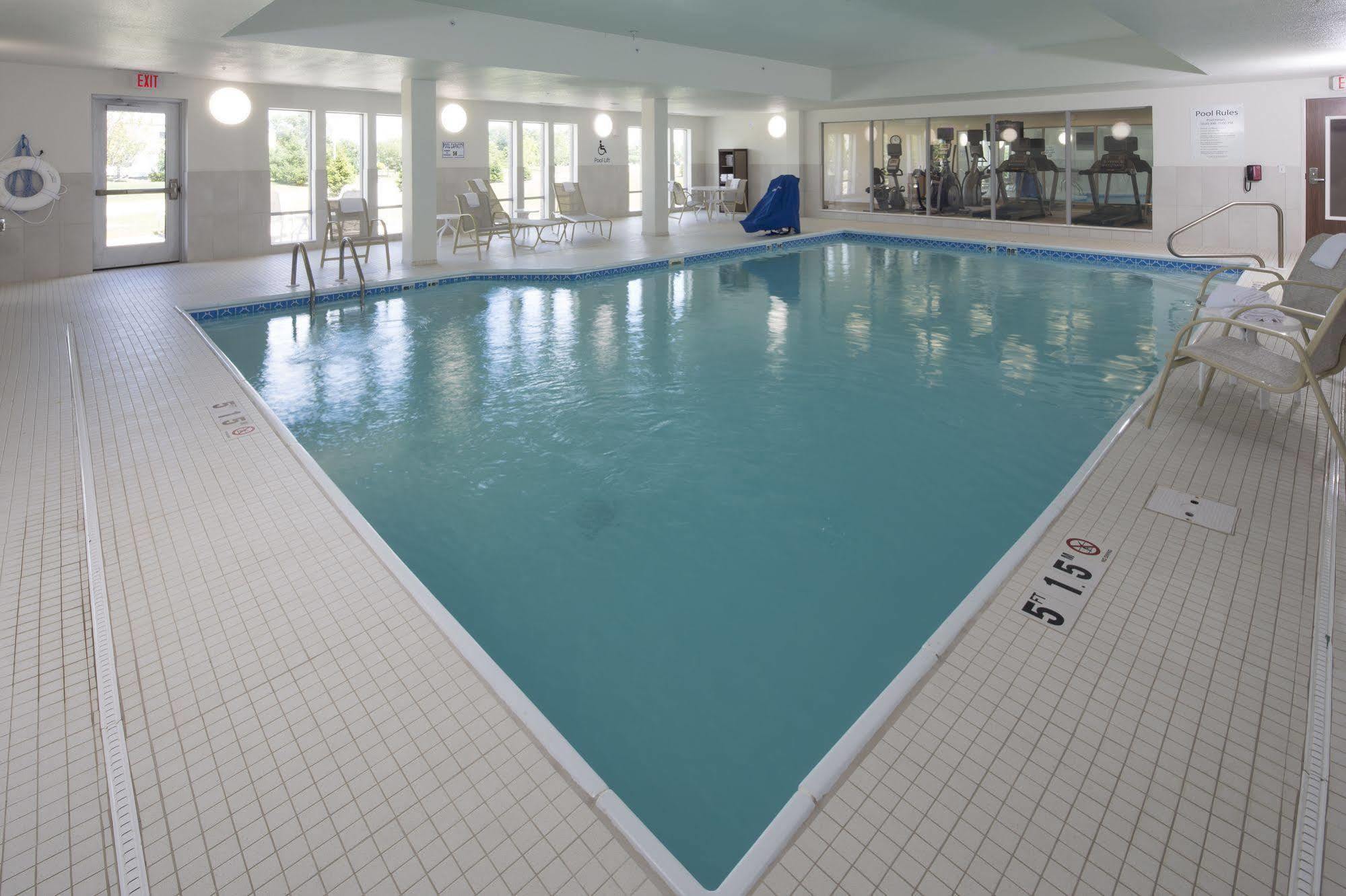 Holiday Inn Express & Suites - Portage By Ihg Экстерьер фото
