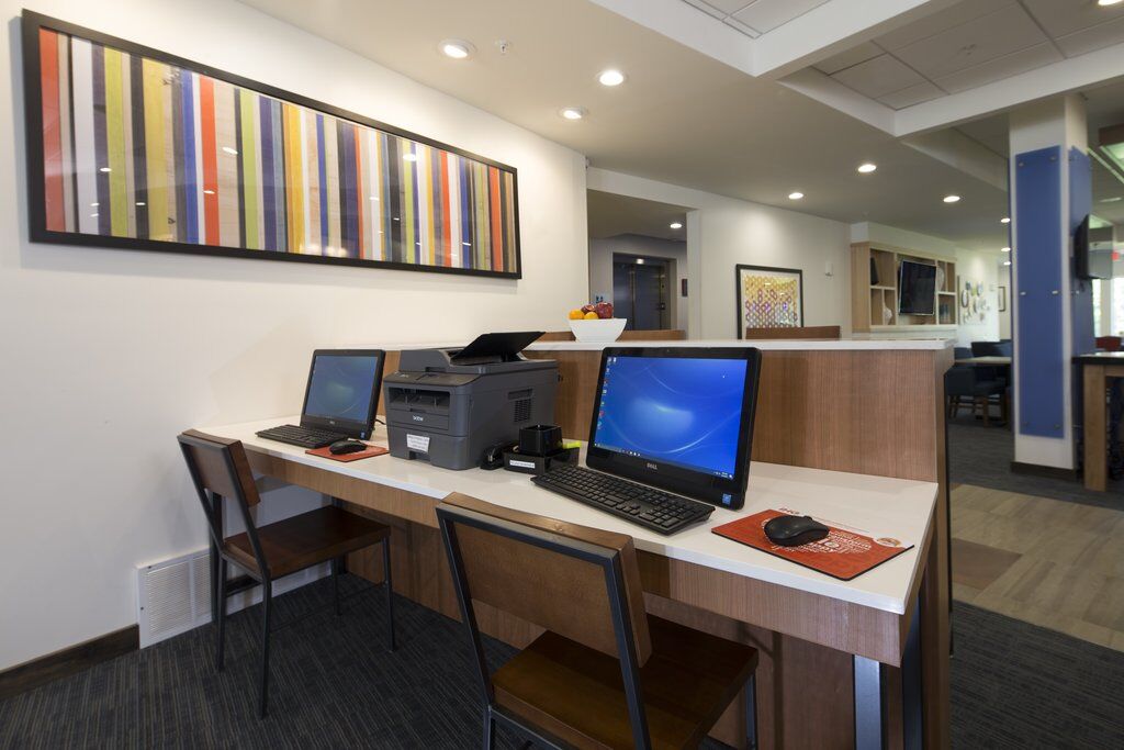 Holiday Inn Express & Suites - Portage By Ihg Экстерьер фото